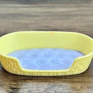 VINTAGE Kenner Littlest Pet Shop Mommy & Babies Sheepdog Dog Bed 1993 LPS Yellow